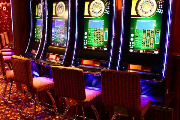 sangetod Capsa Susun live dealer table with card distribution and player seats visible