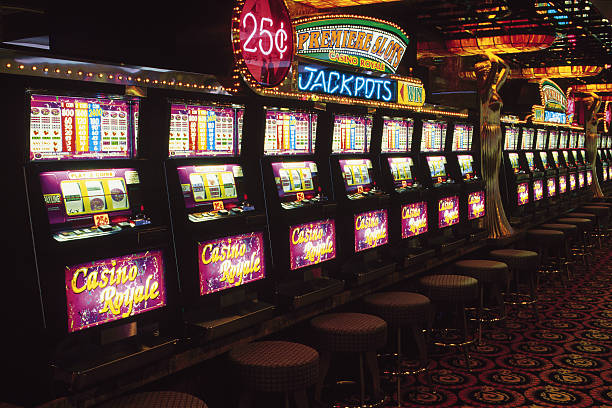 sangetod live blackjack table with dealer and multiple player stations